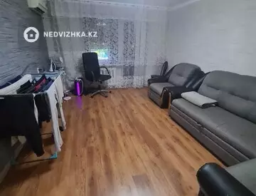 3-комнатная квартира, этаж 5 из 6, 64 м², На длительный срок
