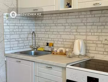 1-комнатная квартира, этаж 12 из 22, 39 м², Посуточно