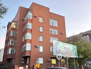 4-комнатная квартира, этаж 4 из 5, 100 м²