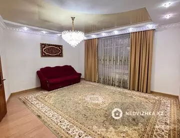 4-комнатная квартира, этаж 4 из 5, 100 м²