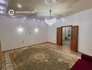4-комнатная квартира, этаж 4 из 5, 100 м²