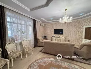 3-комнатная квартира, этаж 4 из 5, 100 м²