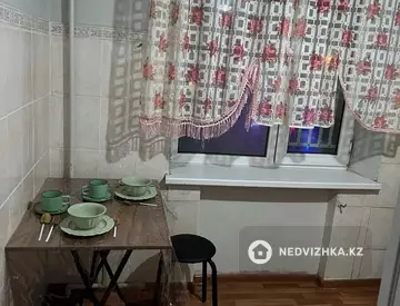 1-комнатная квартира, этаж 4 из 5, 42 м², Посуточно
