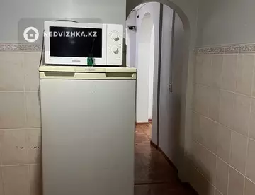 1-комнатная квартира, этаж 4 из 5, 42 м², Посуточно
