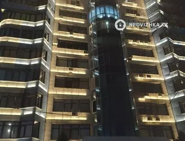 5-комнатная квартира, этаж 4 из 9, 286 м²