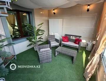 3-комнатная квартира, этаж 14 из 14, 70 м², На длительный срок