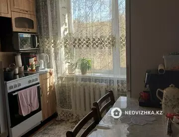 1-комнатная квартира, этаж 3 из 5, 37 м², На длительный срок