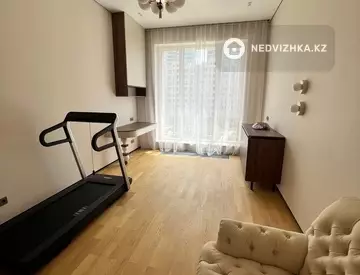 3-комнатная квартира, этаж 5 из 9, 90 м², На длительный срок