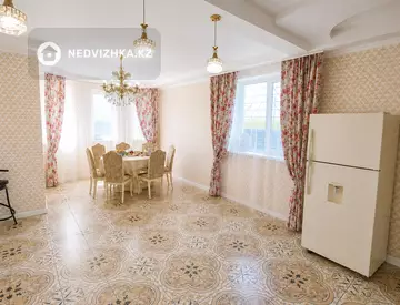 7-комнатный дом, 7.5 соток, 340 м²
