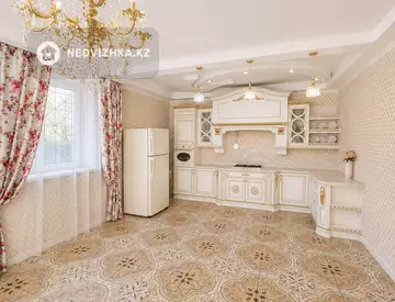 7-комнатный дом, 7.5 соток, 340 м²