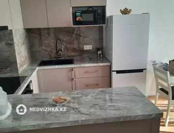 3-комнатная квартира, этаж 4 из 17, 60 м², На длительный срок