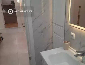 3-комнатная квартира, этаж 4 из 17, 60 м², На длительный срок