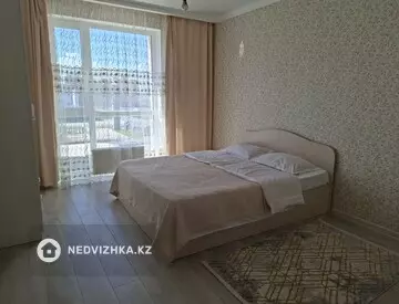 2-комнатная квартира, этаж 4 из 9, 65 м², На длительный срок