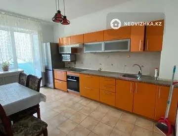 3-комнатная квартира, этаж 1 из 9, 100 м², На длительный срок