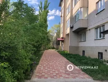 3-комнатная квартира, этаж 4 из 5, 130 м²