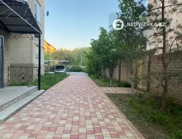 3-комнатная квартира, этаж 4 из 5, 130 м²