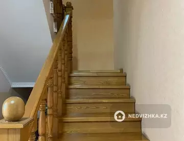 3-комнатная квартира, этаж 4 из 5, 130 м²