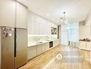 5-комнатная квартира, этаж 9 из 4, 210 м²