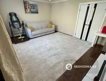 3-комнатная квартира, этаж 4 из 9, 80 м²