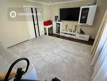 3-комнатная квартира, этаж 4 из 9, 80 м²