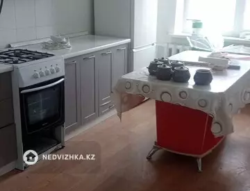 3-комнатная квартира, этаж 5 из 5, 69 м², На длительный срок