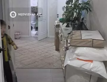 2-комнатная квартира, этаж 4 из 10, 75 м², На длительный срок