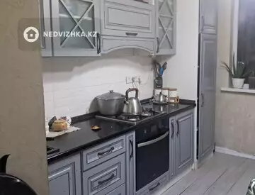 2-комнатная квартира, этаж 4 из 10, 75 м², На длительный срок