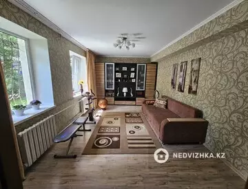 3-комнатная квартира, этаж 1 из 4, 60 м²