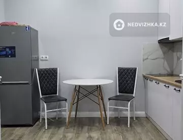 2-комнатная квартира, этаж 4 из 21, 52 м², На длительный срок