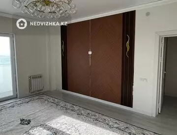 2-комнатная квартира, этаж 8 из 9, 70 м², На длительный срок