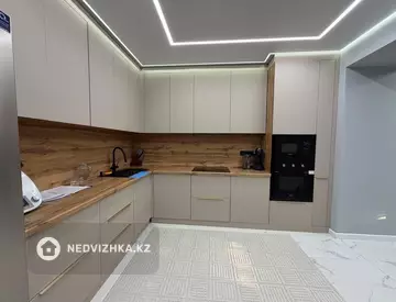2-комнатная квартира, этаж 4 из 6, 80 м²