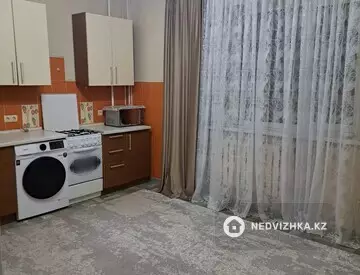 1-комнатная квартира, этаж 3 из 9, 46 м², На длительный срок