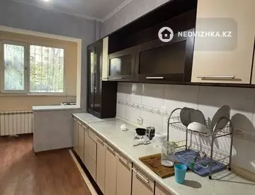 2-комнатная квартира, этаж 1 из 5, 52 м², На длительный срок