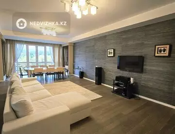 4-комнатная квартира, этаж 4 из 6, 200 м², На длительный срок