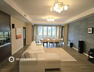 4-комнатная квартира, этаж 4 из 6, 200 м², На длительный срок