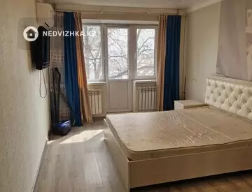 1-комнатная квартира, этаж 3 из 5, 32 м²
