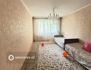 3-комнатная квартира, этаж 1 из 5, 65 м², На длительный срок