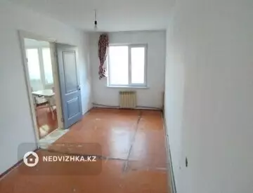 4-комнатная квартира, этаж 5 из 5, 80 м², На длительный срок