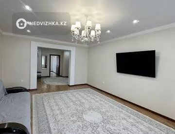 3-комнатная квартира, этаж 4 из 9, 112 м²