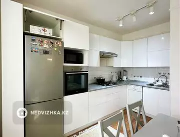 3-комнатная квартира, этаж 9 из 9, 90 м²