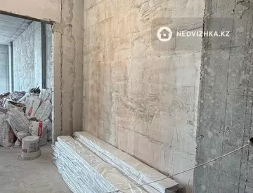 4-комнатная квартира, этаж 4 из 7, 180 м²