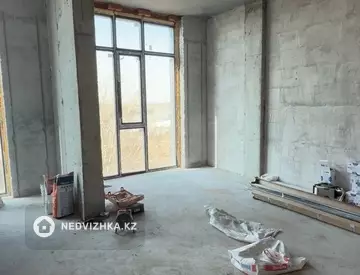 4-комнатная квартира, этаж 4 из 7, 180 м²