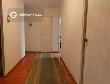 3-комнатная квартира, этаж 4 из 9, 64 м²