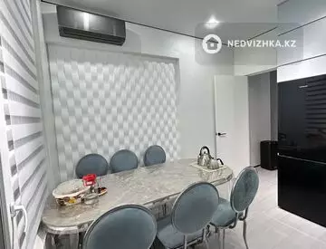 3-комнатная квартира, этаж 14 из 18, 90 м²
