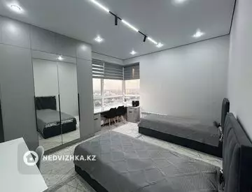 3-комнатная квартира, этаж 14 из 18, 90 м²