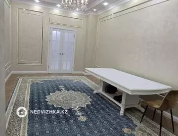 4-комнатная квартира, этаж 1 из 10, 141 м²