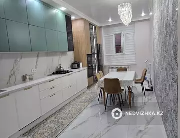 4-комнатная квартира, этаж 1 из 10, 141 м²