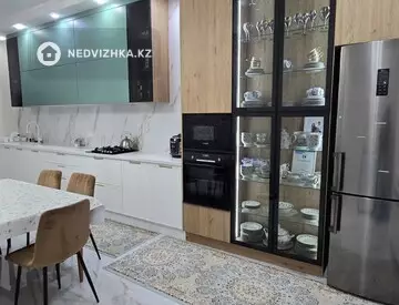 4-комнатная квартира, этаж 1 из 10, 141 м²