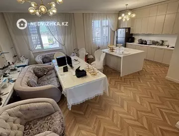 5-комнатная квартира, этаж 12 из 17, 311 м²