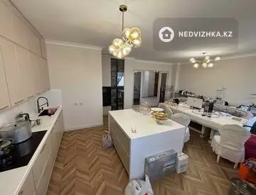 5-комнатная квартира, этаж 12 из 17, 311 м²